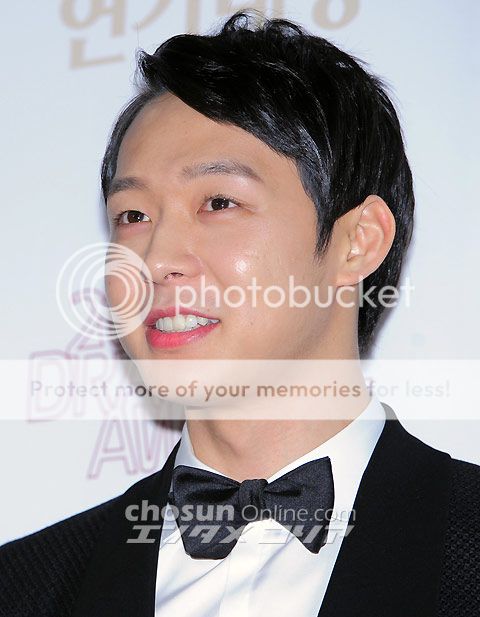 [30.12.12][Pics] Yoochun - MBC Drama Awards  2012123101029_23_zps3d4a8429